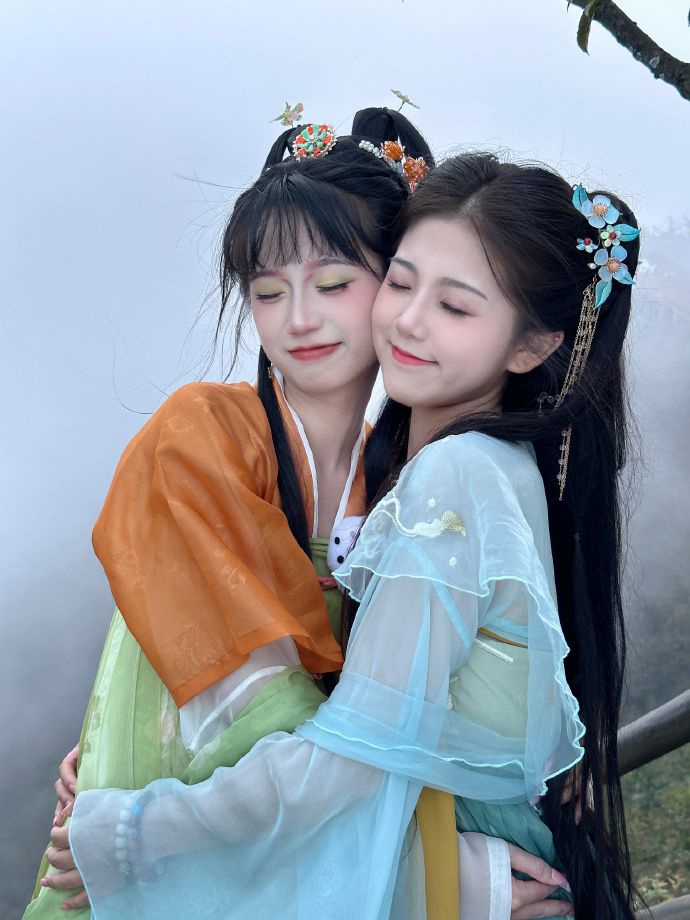 坚如磐石 封面